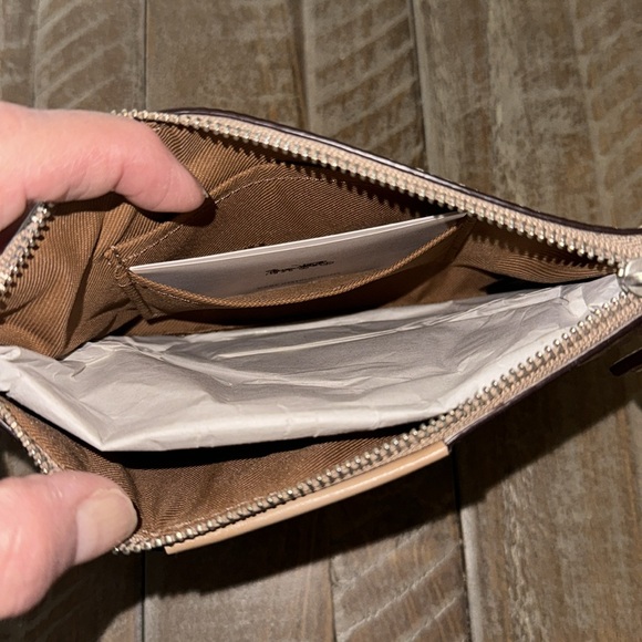 NWT,Coach signature coated canvas wristlet in khaki . - Picture 5 of 7